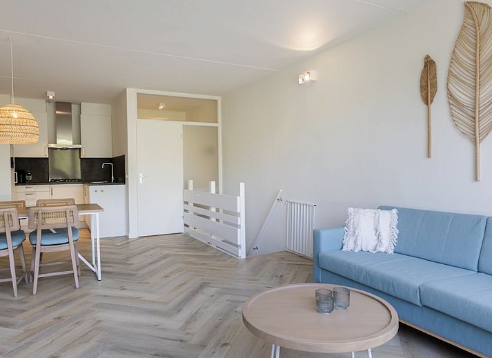 Appartement Luxe 4B in Bruinisse, Schouwen-Duiveland biedt een serene vakantie-ervaring te midden van de groene natuur van Zeeland.