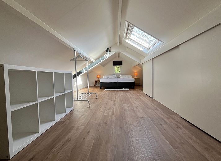 Geniet van het zonnige terras bij Vakantiewoning Het Ongerepte 21 'Kaatje Mossel' in Renesse, Schouwen-Duiveland, een charmant vakantiehuis in Zeeland.