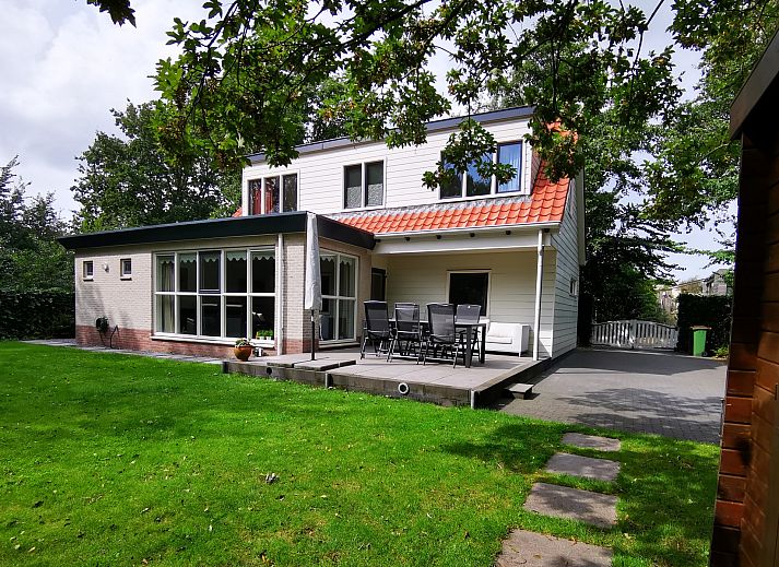 Ferienhaus Duinweg 12 in Renesse, ein charmantes Ferienhaus mit grossem Garten und moderner Terrasse in Zeeland.