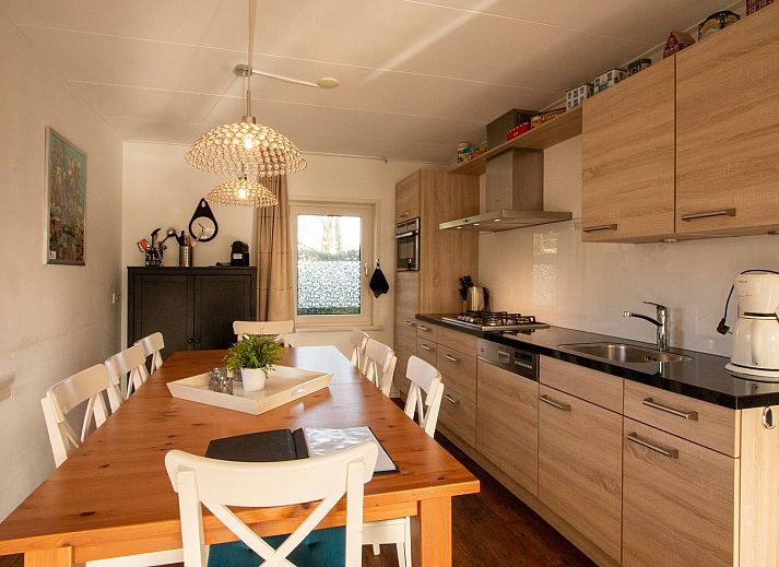 Sonnige Terrasse im Ferienhaus Duinweg 12 in Renesse, ideal fuer Entspannung in Schouwen-Duiveland, Zeeland.