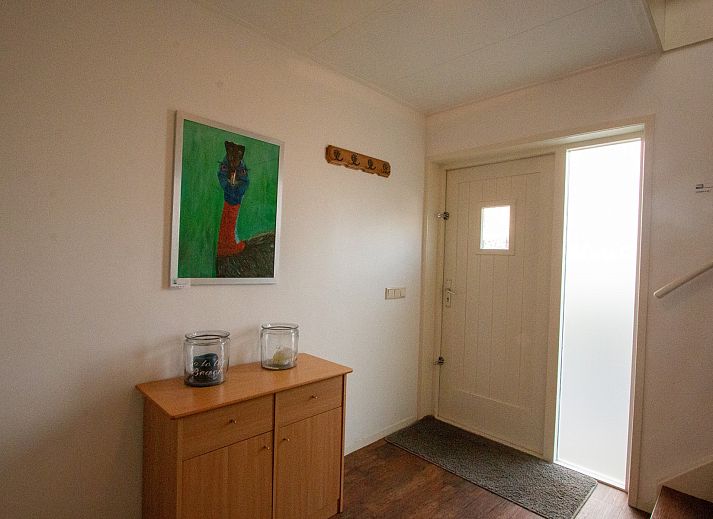 Eingang zum Holiday home Duinweg 12 in Renesse, einem gemuetlichen Ferienhaus in Schouwen-Duiveland, Zeeland.