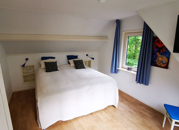 Moderne Kueche im Ferienhaus Duinweg 12 in Renesse, ideal fuer kulinarische Erlebnisse in Zeeland.