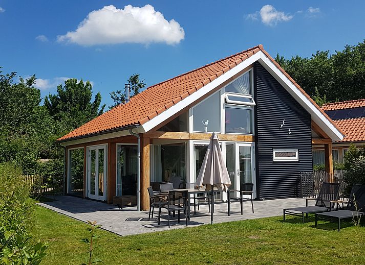 Vakantiehuis Zonnedorp 2, Zilvermeeuw in Renesse met zonnig terras en groene tuin.
