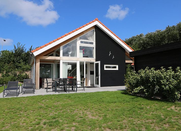 Vakantiehuis Zonnedorp 2, Zilvermeeuw in Renesse met zonnig terras en groene tuin.