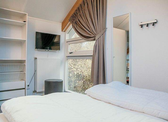 Vooraanzicht van Vakantiehuis Zonnedorp 2, Zilvermeeuw in Renesse, omringd door natuur.