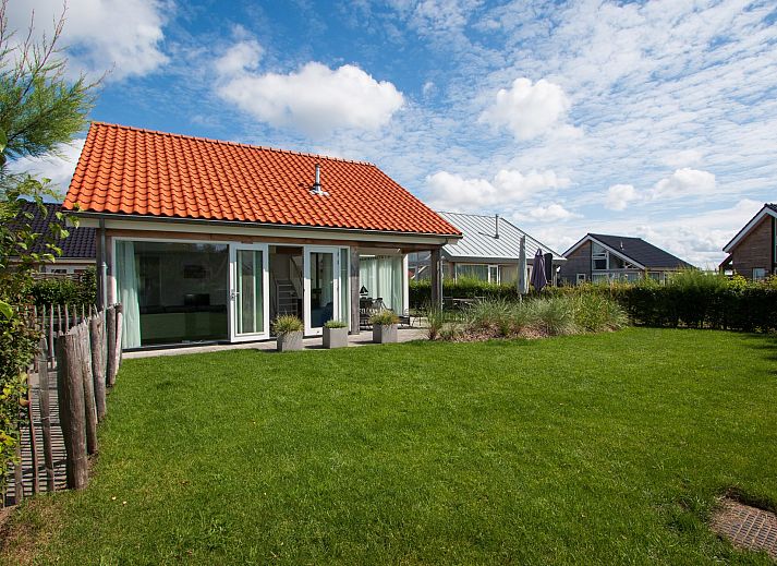 Essbereich des Ferienhauses Zonnedorp 12 Jolie in Renesse, Zeeland mit viel natuerlichem Licht.