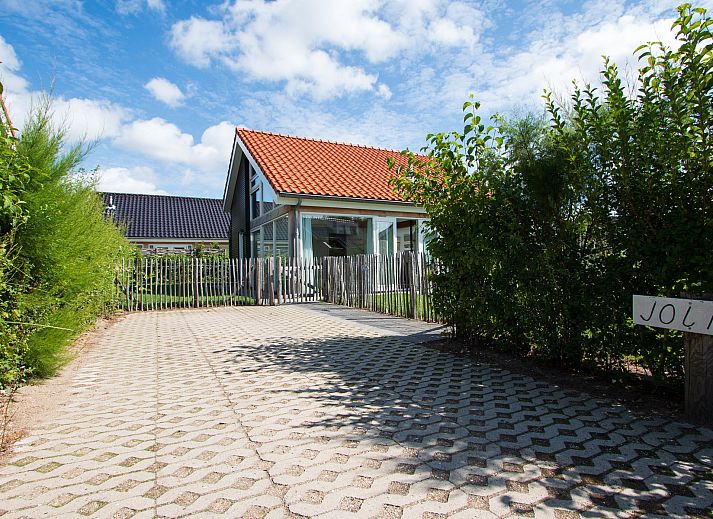 Essbereich des Ferienhauses Zonnedorp 12 Jolie in Renesse, Zeeland mit viel natuerlichem Licht.