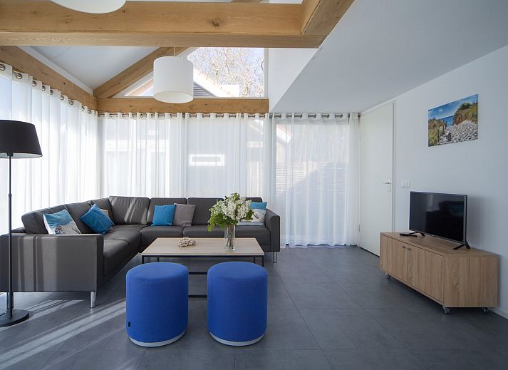 Essbereich des Ferienhauses Zonnedorp 12 Jolie in Renesse, Zeeland mit viel natuerlichem Licht.