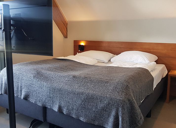 Large garden at Holiday home Horizon 36, 'Sea You' in Renesse, ideal for relaxation.