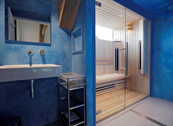 Large garden at Holiday home Horizon 36, 'Sea You' in Renesse, ideal for relaxation.