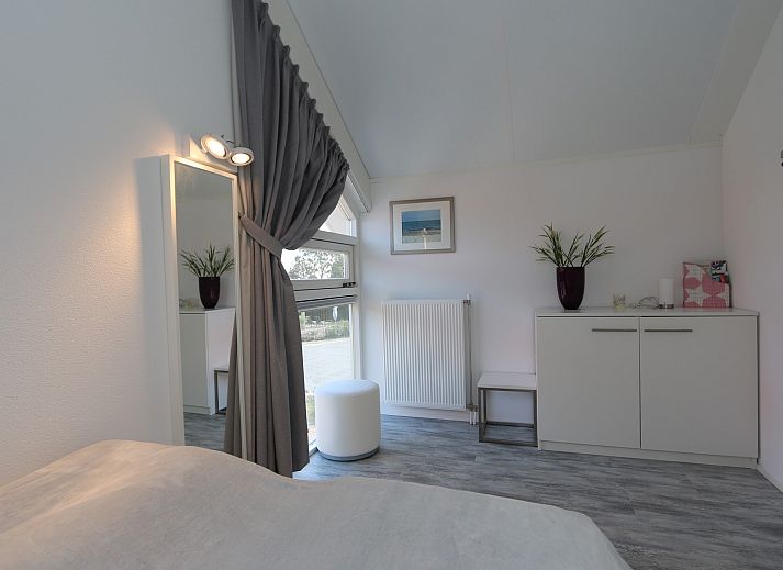 Villa Jula in Renesse, Ferienhaus Zonnedorp 4, mit einer grossen Terrasse und einem modernen Aussenbereich in Zeeland.