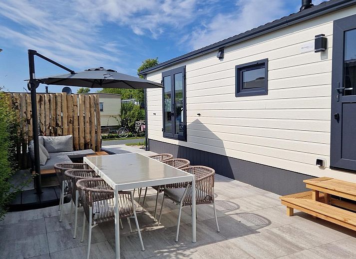 VZ2326 Holiday Chalet Stern 1866 Renesse in Zeeland offers a modern exterior in Renesse, Schouwen-Duiveland.