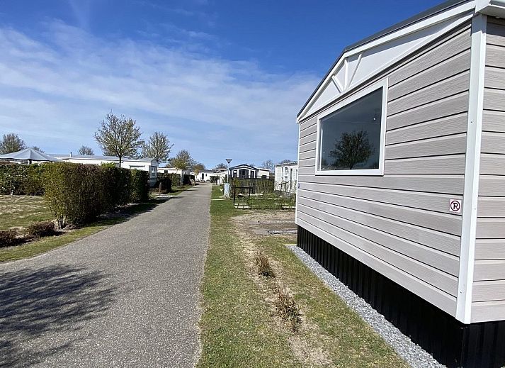 Gemuetliche Sitzecke im Freien im VZ466 Chalet Duif 258 in Renesse, ideal fuer Mahlzeiten im Freien in Schouwen-Duiveland.