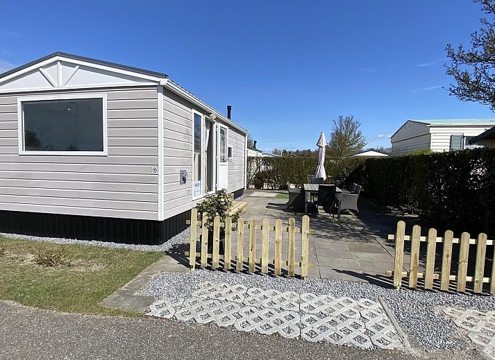 Gemuetliche Sitzecke im Freien im VZ466 Chalet Duif 258 in Renesse, ideal fuer Mahlzeiten im Freien in Schouwen-Duiveland.