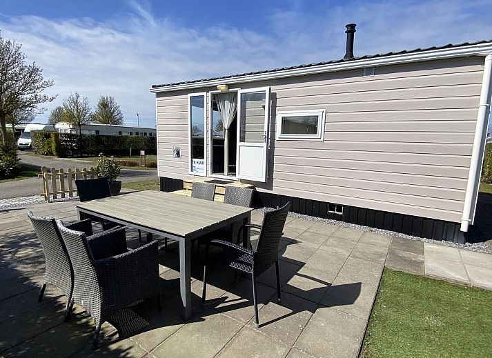 Gemuetliche Sitzecke im Freien im VZ466 Chalet Duif 258 in Renesse, ideal fuer Mahlzeiten im Freien in Schouwen-Duiveland.