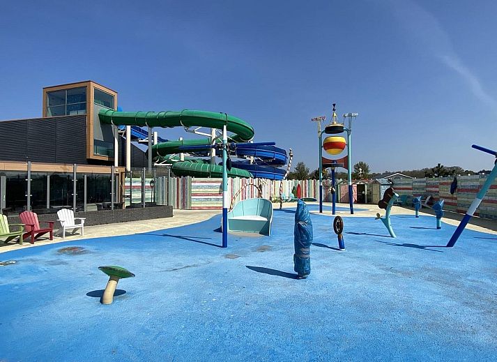 Gemuetliche Sitzecke im Freien im VZ466 Chalet Duif 258 in Renesse, ideal fuer Mahlzeiten im Freien in Schouwen-Duiveland.