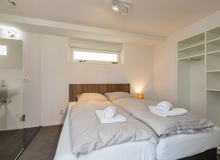 Comfortable bedroom in Holiday home Duinzicht Renesse with en-suite bathroom in Renesse, Zeeland.