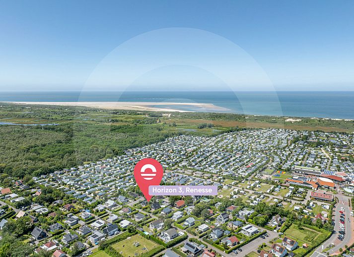 Vacation home Horizon by the Sea in Renesse, cozy terrace with wooden furniture and lots of greenery.