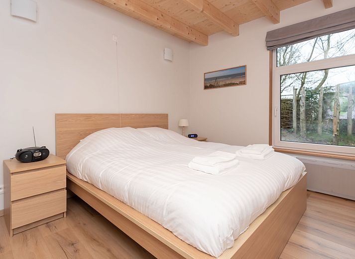 Bright living room in Holiday Home Horizon by the Sea, Renesse, with comfortable seating and views of the garden.