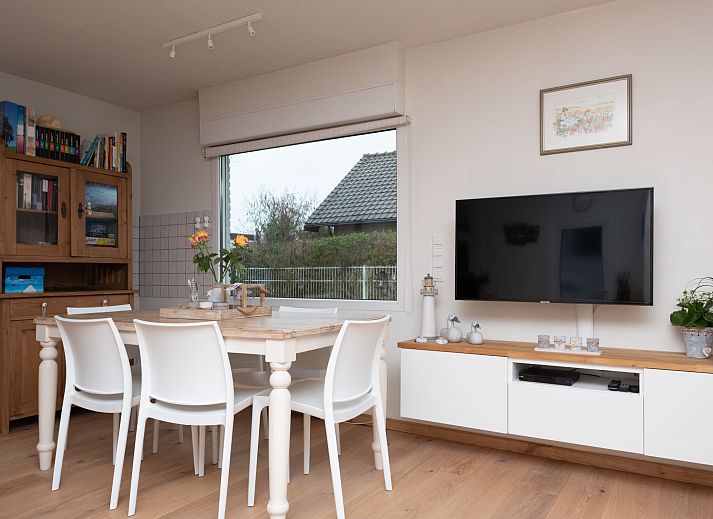 Bright living room in Holiday Home Horizon by the Sea, Renesse, with comfortable seating and views of the garden.