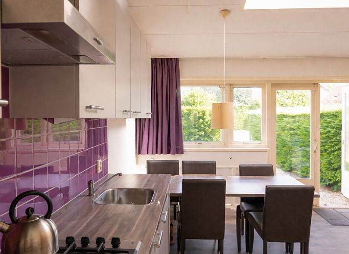 Aufenthalt im Ferienhaus 3 in einer Reihe in Renesse, Schouwen-Duiveland, Zeeland mit einem gemuetlichen Garten und einer Terrasse zur Entspannung.