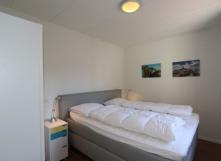 Charming vacation home Horizon 95 in Renesse with spacious driveway and green surroundings for a peaceful vacation.