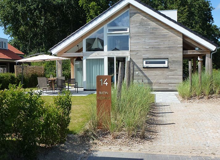 Vacation home Zonnedorp 14 Mon Repos in Renesse with modern wooden facade and terrace in Zeeland
