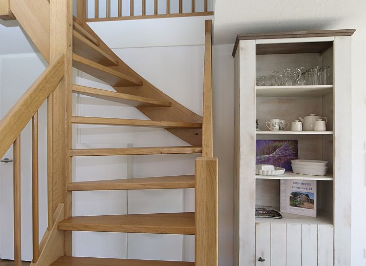 Vacation home Mon Repos in Renesse with lawn and terrace in the quiet surroundings of Zeeland