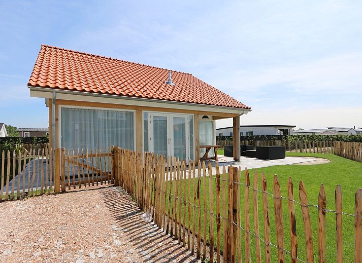 Gemuetliche Sitzecke im Ferienhaus Zonnedorp 18, Duinhuis 18 in Renesse, Zeeland mit Blick auf den Garten.