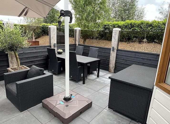 VZ2321 Vakantiechalet in Renesse met terras en tuinmeubilair in Schouwen-Duiveland, Zeeland.