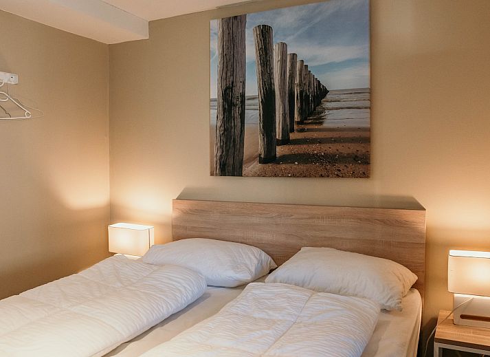 Blick vom Ferienhaus Zonnedorp 20, Beach Kamp in Renesse, mit gruener Umgebung und ruhiger Atmosphaere.