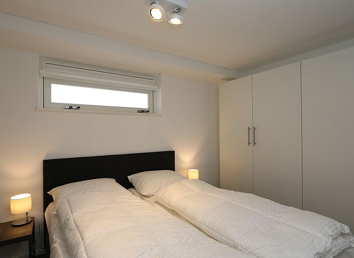 Helles Wohnzimmer im Ferienhaus Zonnedorp 19, Renesse, mit Blick auf die Natur von Schouwen-Duiveland.