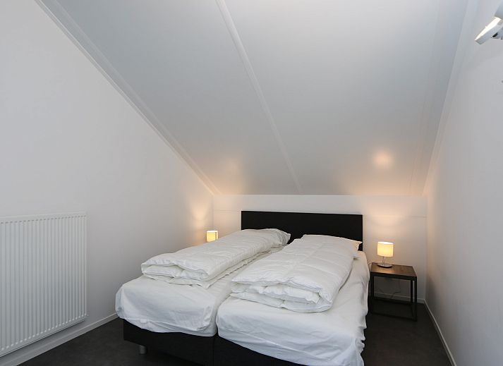 Helles Wohnzimmer im Ferienhaus Zonnedorp 19, Renesse, mit Blick auf die Natur von Schouwen-Duiveland.