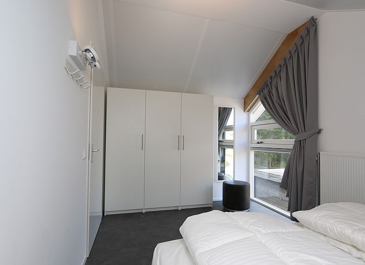 Helles Wohnzimmer im Ferienhaus Zonnedorp 19, Renesse, mit Blick auf die Natur von Schouwen-Duiveland.