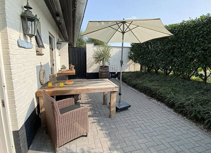 Geniessen Sie die sonnige Veranda des VZ712 Apartment Renesse in Schouwen-Duiveland, Zeeland.