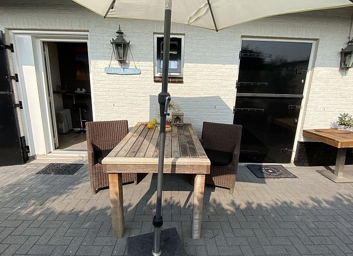 Geniessen Sie die sonnige Veranda des VZ712 Apartment Renesse in Schouwen-Duiveland, Zeeland.