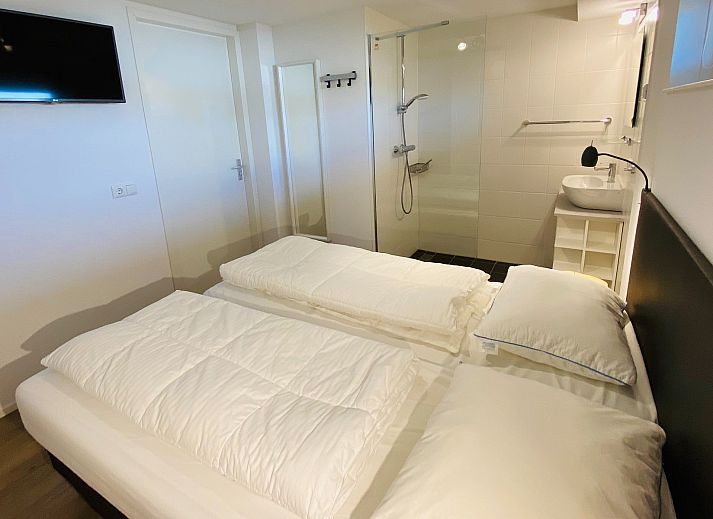 Geraeumiger Garten im Ferienhaus Zonnedorp 29 Strandloper in Renesse, Schouwen-Duiveland, Zeeland.