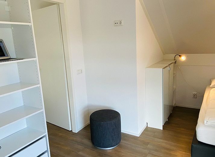 Moderne Sitzecke im Ferienhaus Zonnedorp 29 Strandloper, Renesse, Schouwen-Duiveland, Zeeland.