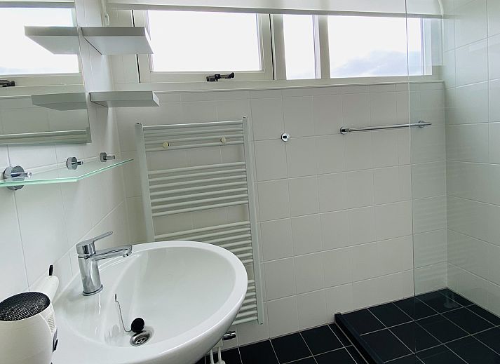 Moderne Sitzecke im Ferienhaus Zonnedorp 29 Strandloper, Renesse, Schouwen-Duiveland, Zeeland.