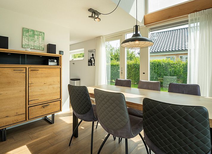 Gezellige buitenkant van Vakantiehuis Zonnedorp 27 Beach Villa in Renesse.