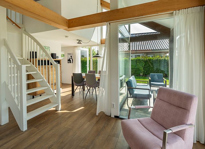 Gezellige buitenkant van Vakantiehuis Zonnedorp 27 Beach Villa in Renesse.