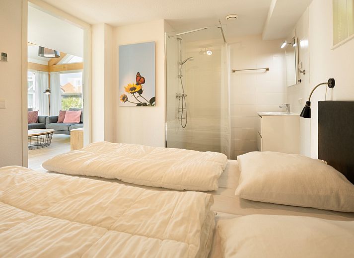 Ontspan op de ligstoelen van Vakantiehuis Zonnedorp 27 Beach Villa Renesse.