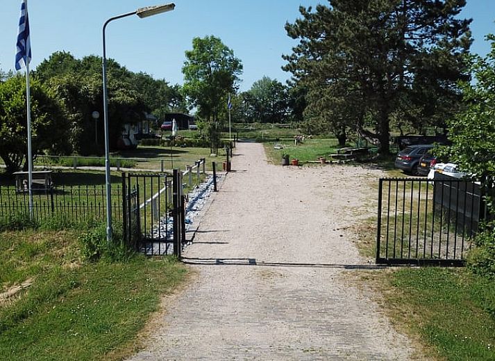 Gezellige binnenruimte van Huisje in Renesse met uitzicht op de natuur in Schouwen-Duiveland.