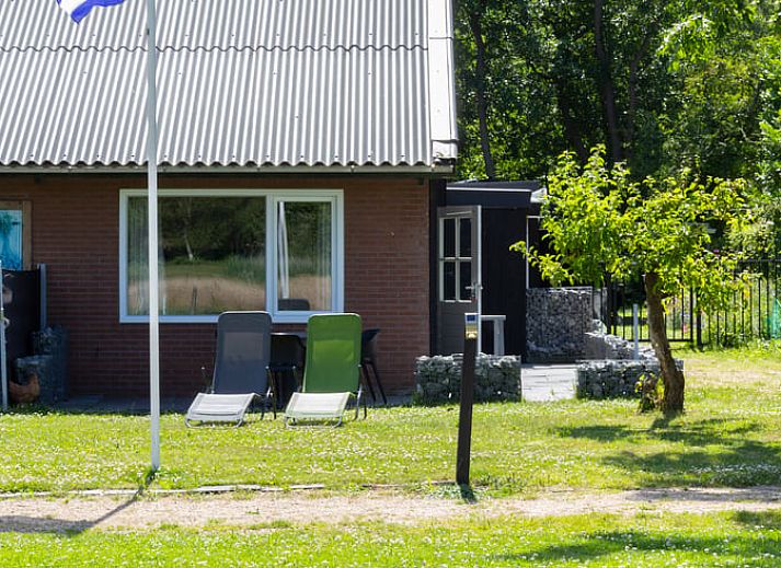 Cottage in Renesse, a charming vacation home in Zeeland with a sunny garden and cozy outdoor area.