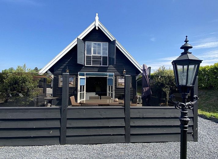 VZ704 Freistehendes Ferienhaus Renesse mit authentischer Holzfassade in Renesse, Schouwen-Duiveland, Zeeland.