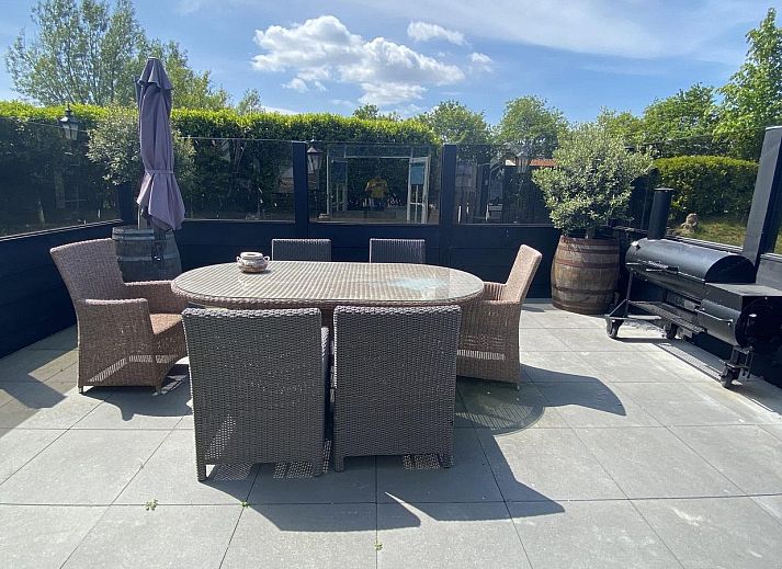 VZ704 Freistehendes Ferienhaus Renesse mit authentischer Holzfassade in Renesse, Schouwen-Duiveland, Zeeland.