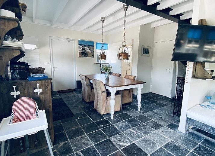 Charmantes VZ704 Ferienhaus Renesse mit Sonnenterrasse, gelegen in Renesse, Schouwen-Duiveland, Zeeland.