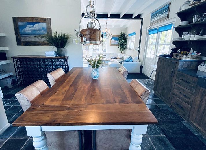 Vorderseite von VZ704 Freistehendes Ferienhaus Renesse mit grosser Veranda, Renesse, Schouwen-Duiveland, Zeeland.