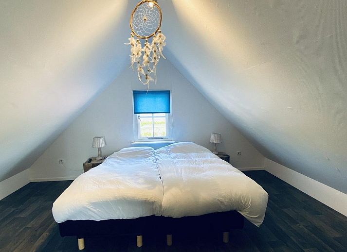 Vorderseite von VZ704 Freistehendes Ferienhaus Renesse mit grosser Veranda, Renesse, Schouwen-Duiveland, Zeeland.