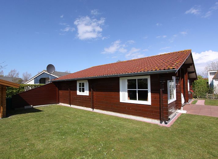 Vacation bungalow Beachpark 42 in Renesse, charming wooden chalet with sunny terrace and garden.
